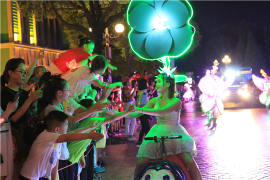 方特梦幻王国——中秋主题夜场花车巡游.jpg