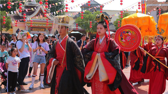 图2 芜湖方特东方神画特色演艺精彩不断_副本.jpg