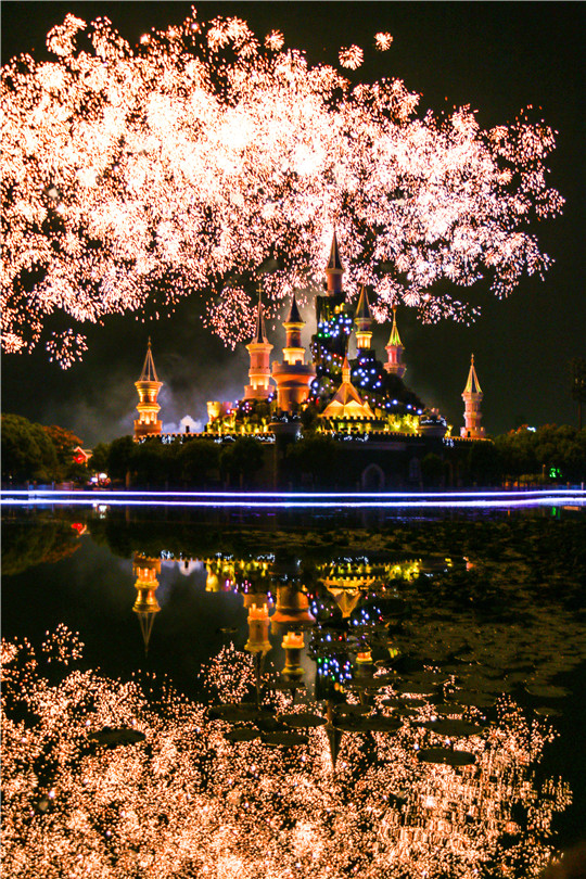 图7 芜湖方特梦幻王国璀璨烟花唯美绽放_副本.jpg