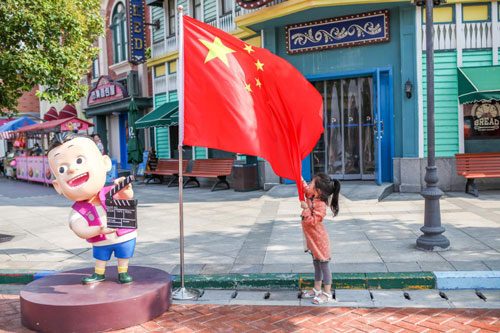 小朋友整理国旗.jpg