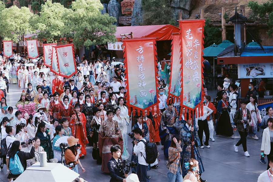 芜湖方特东方神画巡游(1).JPG