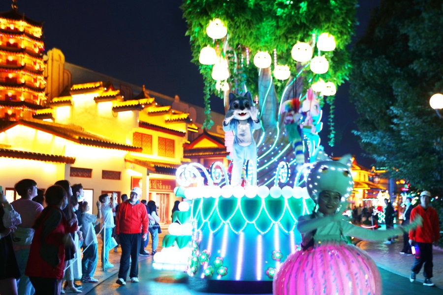 芜湖方特梦幻王国花车巡游(2)(1).jpg